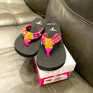 Corkys kids Karma flip flops, size 2, fuchsia